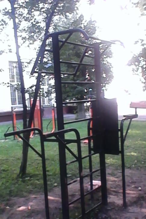 Pull Up Bar at Calisthenics Park at Азовская улица, Москва – photo 1 of 4