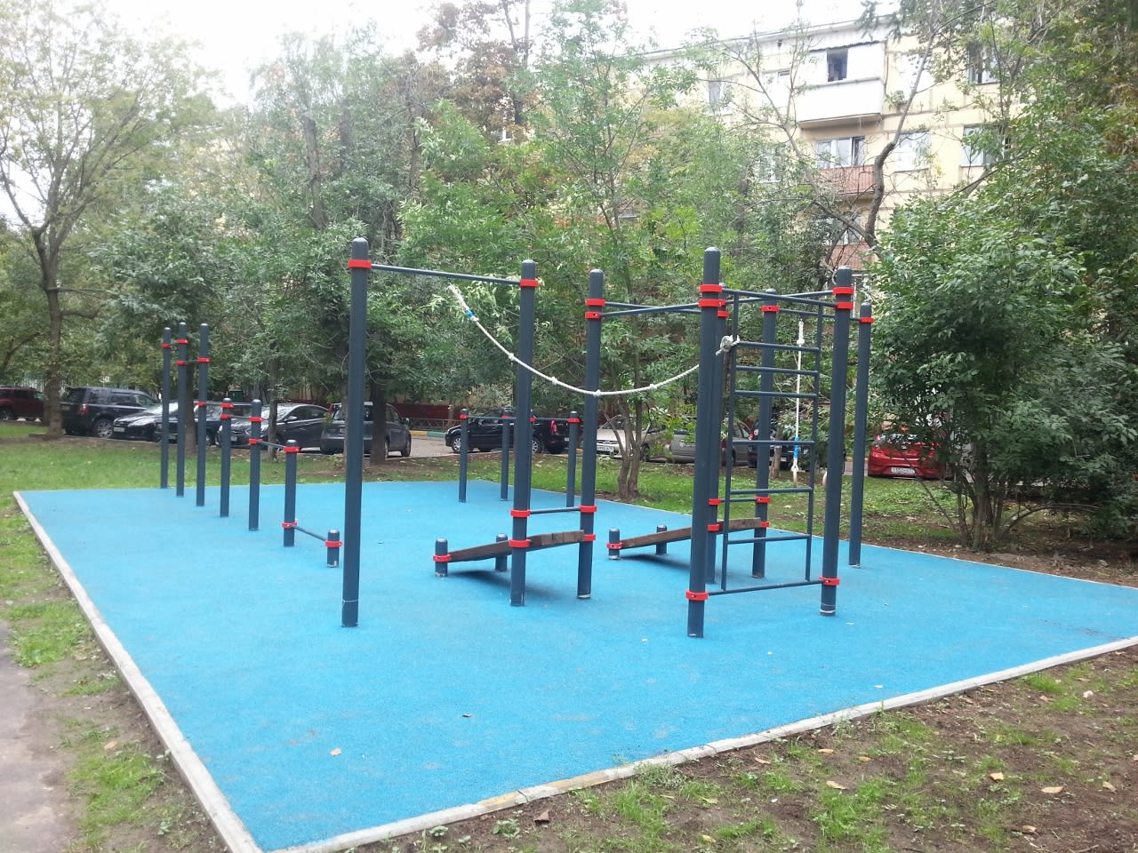 Брусья на площадке Calisthenics Park at улица Юных Ленинцев, Москва #wp2763 – фото 2 из 3