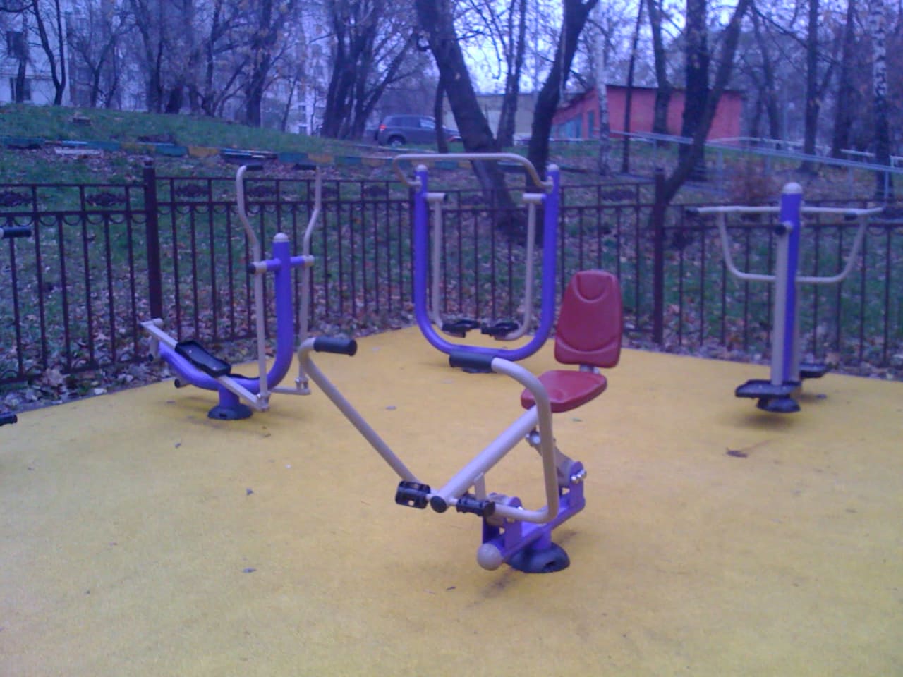 Бруси на майданчику Calisthenics Park at улица Новая Дорога, Москва – фото 2 з 6