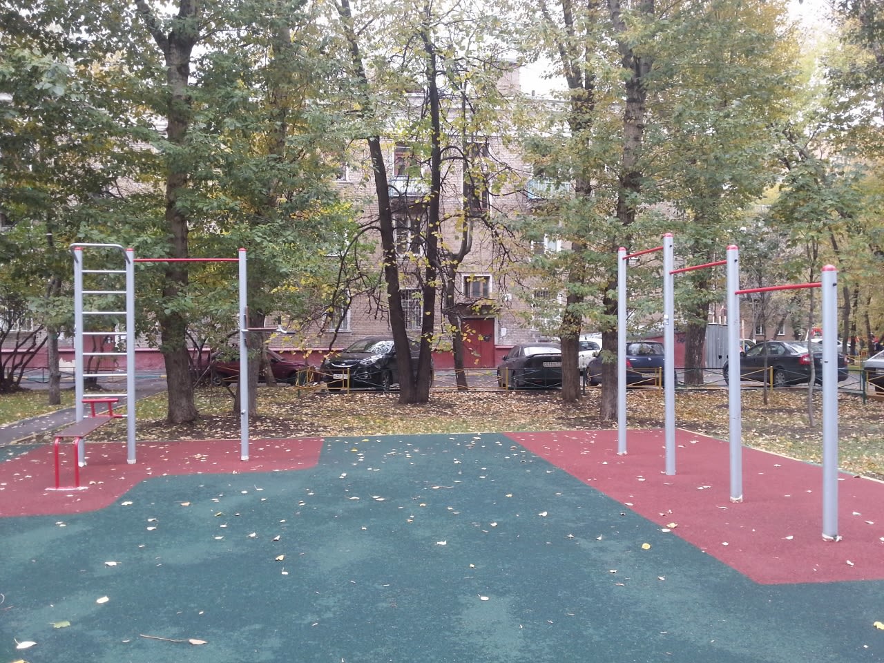 Parallel Gym Bars at Calisthenics Park at улица Малышева, Москва – photo 2 of 3