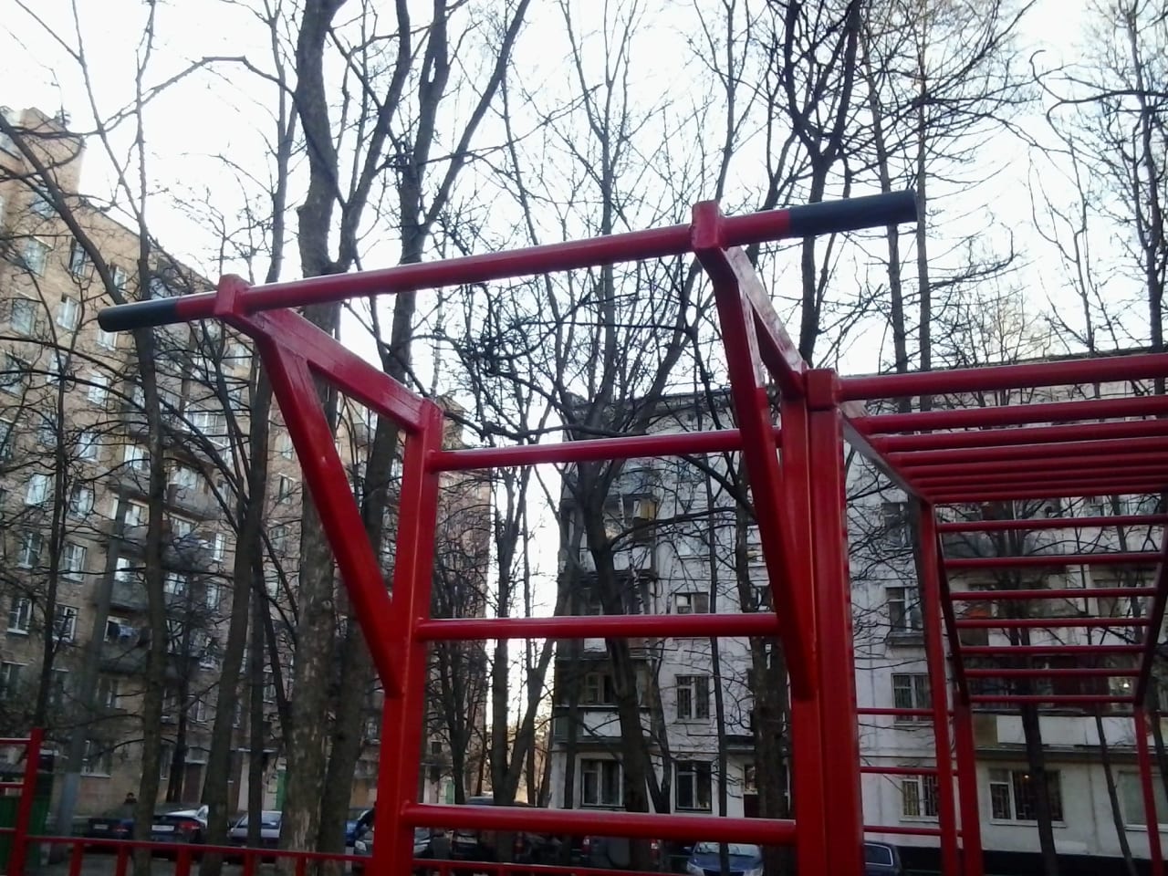 Шведська стінка на майданчику Calisthenics Park at Ангарская улица, Москва – фото 4 з 7