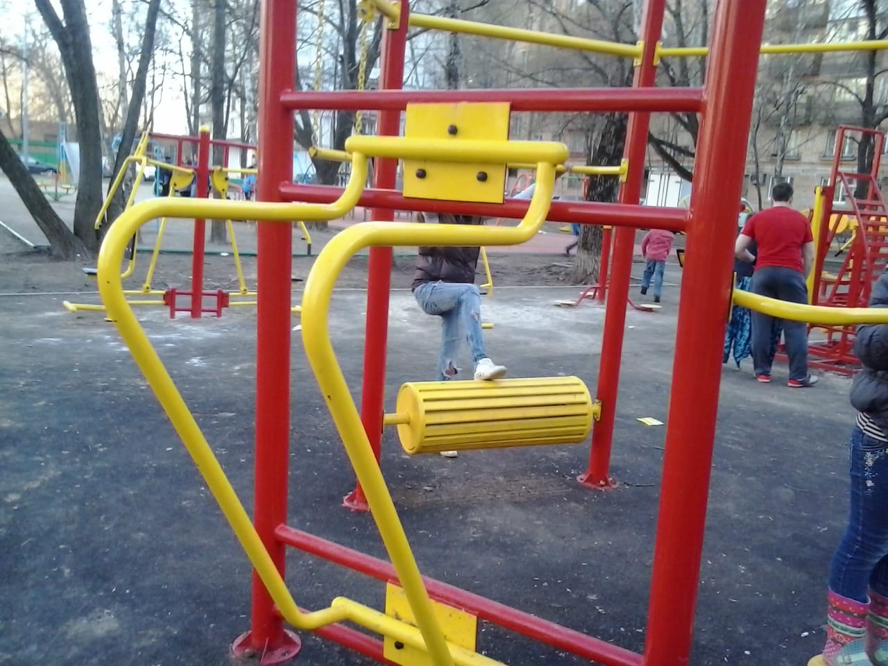 Рукохід на майданчику Calisthenics Park at Ангарская улица, Москва – фото 3 з 7