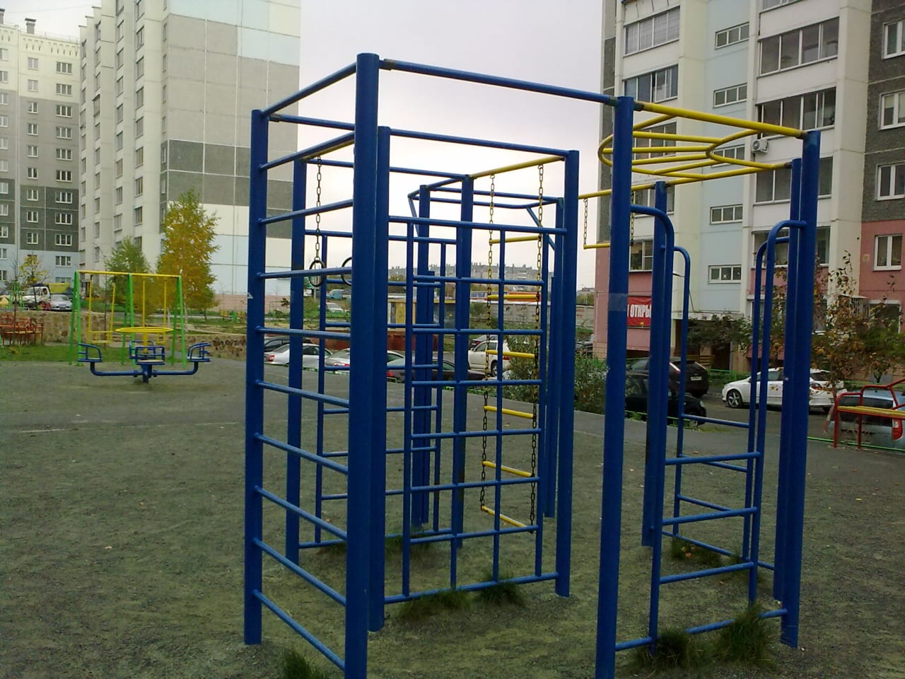 Barras de Mono en Calisthenics Park at Молдавская улица, Челябинск – foto 3 de 4