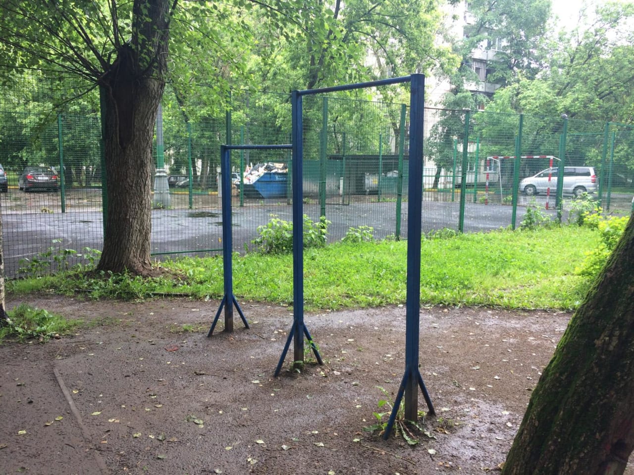Parallel Gym Bars at Calisthenics Park at бульвар Матроса Железняка, Москва – photo 2 of 4