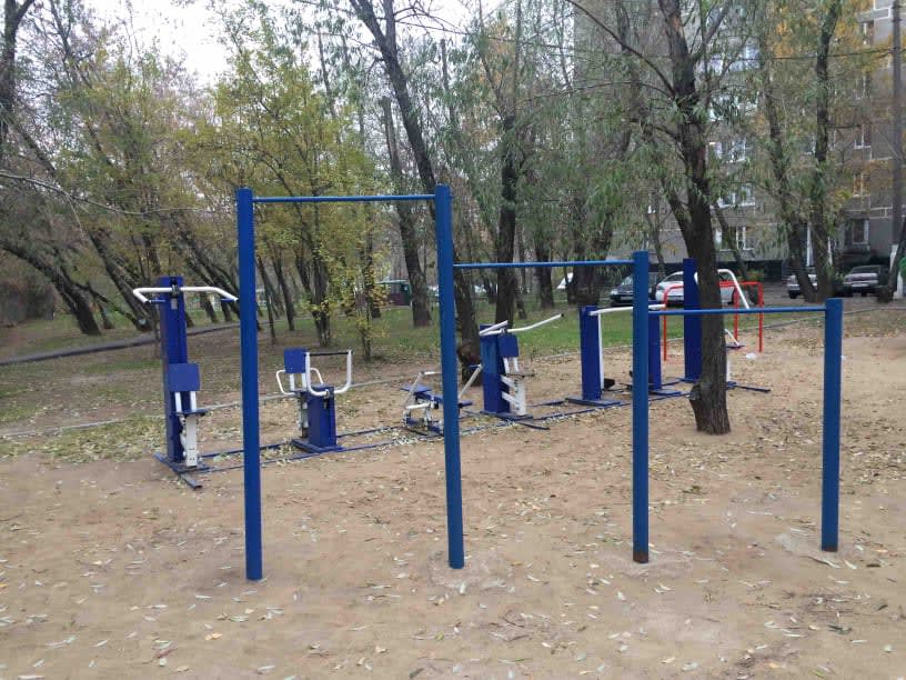 Бруси на майданчику Calisthenics Park at Шипиловская улица, Москва #wp2830 – фото 2 з 3