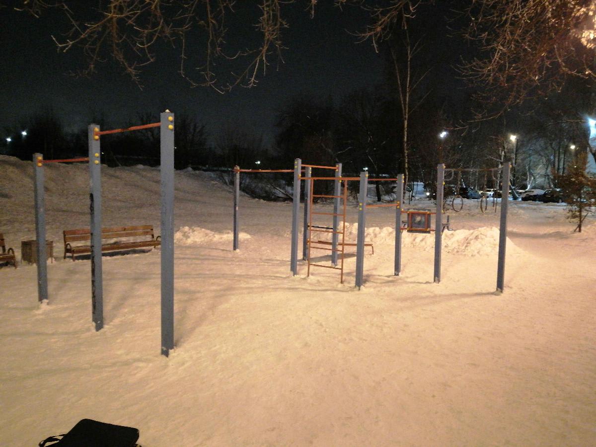 Klimmzugstange bei Calisthenics Park at улица Чайковского, Красногорск – Foto 1 von 4
