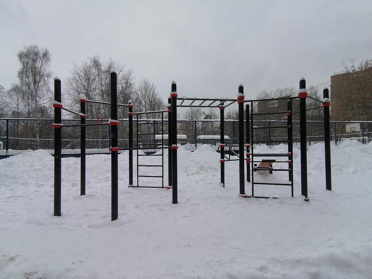 Klimmzugstange bei Calisthenics Park at Дачная улица, Красногорск – Foto 1 von 5