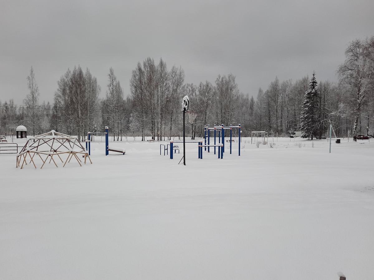 Parallele presso Outdoor Gym #wp2867 in Хилово – foto 2 di 2