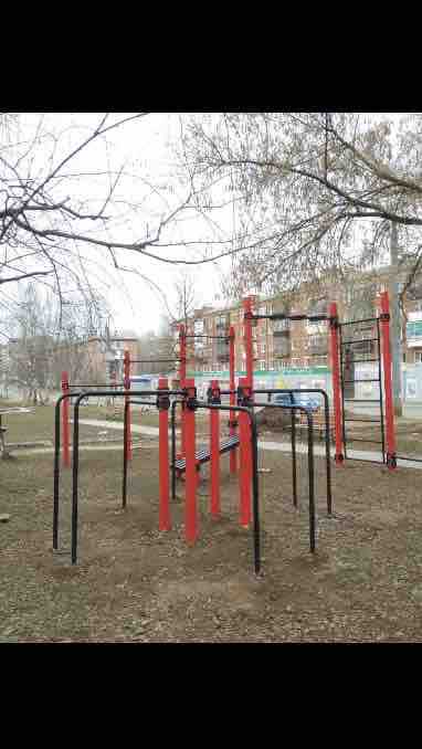 Klimmzugstange bei Calisthenics Park at улица Оружейника Драгунова, городской округ Ижевск – Foto 1 von 4
