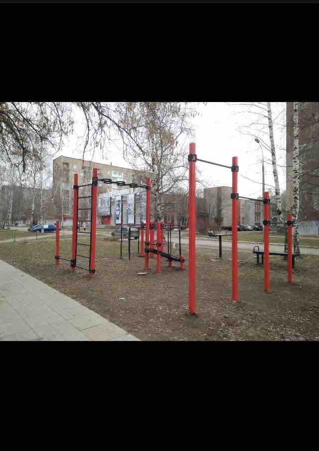 Sprossenwand bei Calisthenics Park at улица Оружейника Драгунова, городской округ Ижевск – Foto 4 von 4
