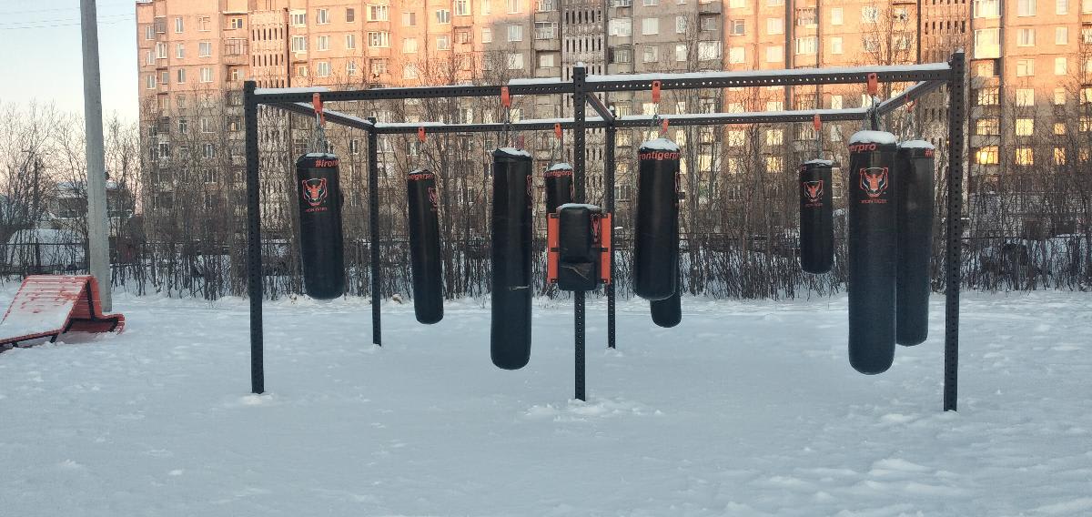 Sprossenwand bei Calisthenics Park at Школьный проезд, Мончегорск – Foto 4 von 8