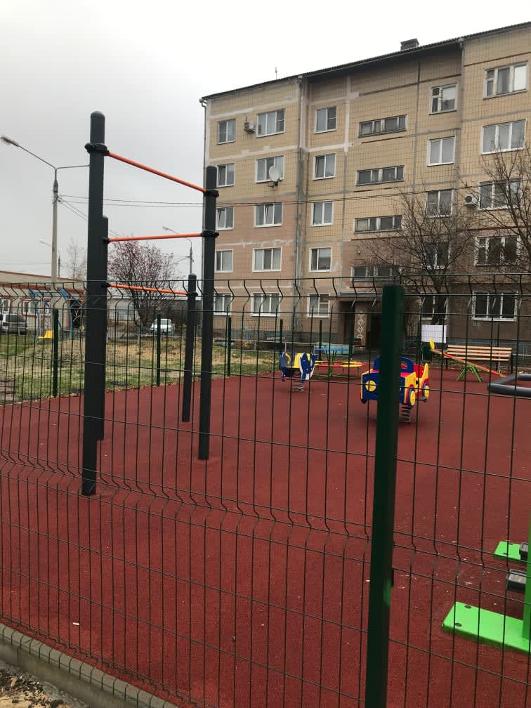 Klimmzugstange bei Calisthenics Park at улица Кольцова, Чернянка – Foto 1 von 2
