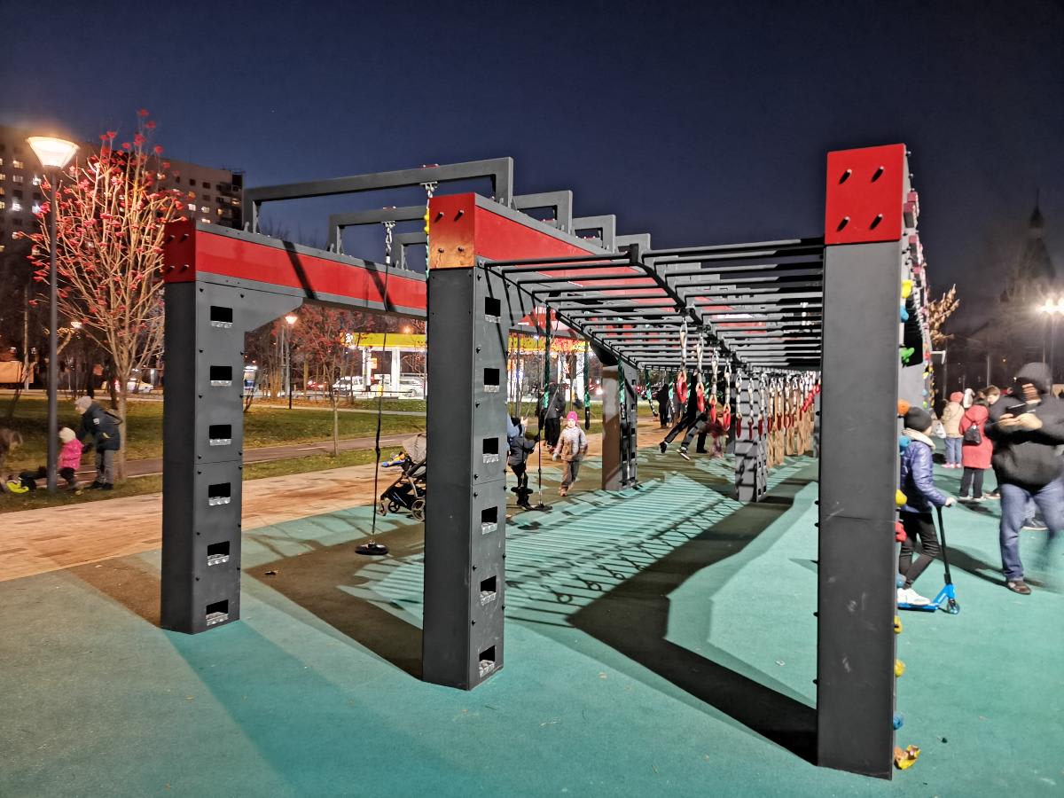 Parallel Gym Bars at Calisthenics Park at проезд Дежнёва, Москва #wp2930 – photo 2 of 5
