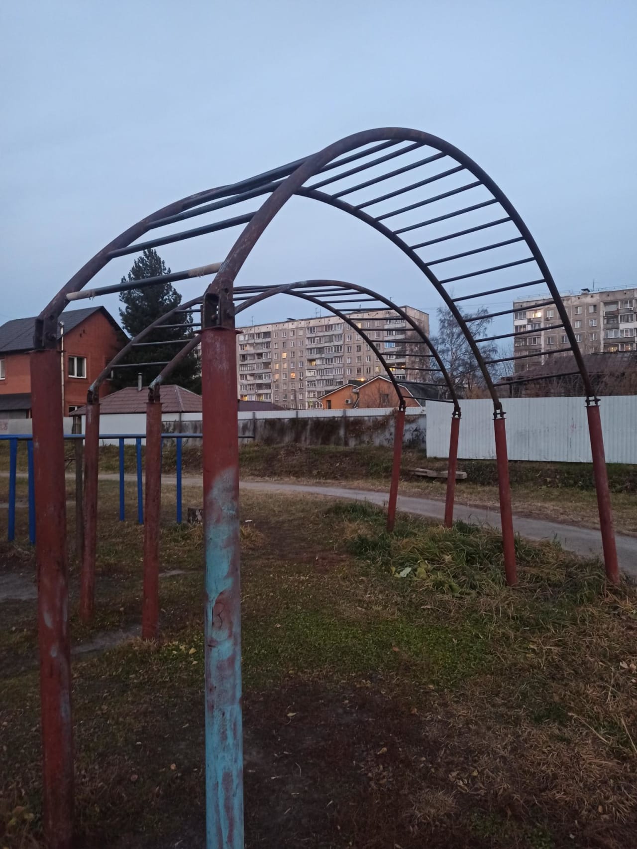 Hangelstange bei Calisthenics Park at улица Тургенева, городской округ Новосибирск – Foto 3 von 4