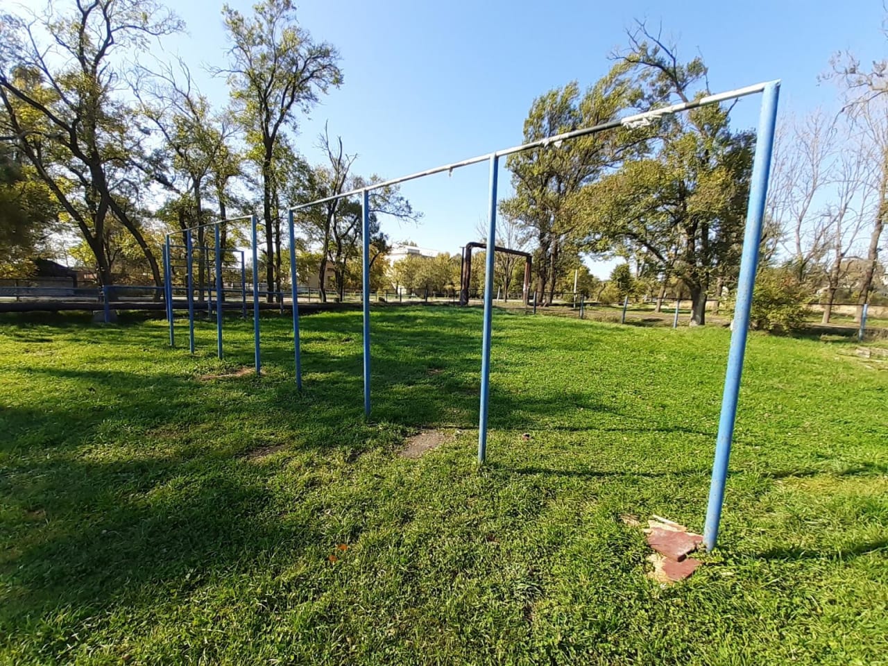 Klimmzugstange bei Calisthenics Park at Стадион, Воздвиженка – Foto 1 von 3
