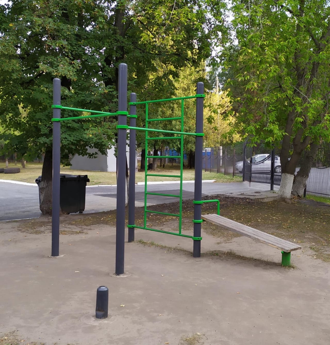 Sbarra per trazioni presso Calisthenics Park at Судоремонтная улица, Тюмень #wp2994 – foto 1 di 2