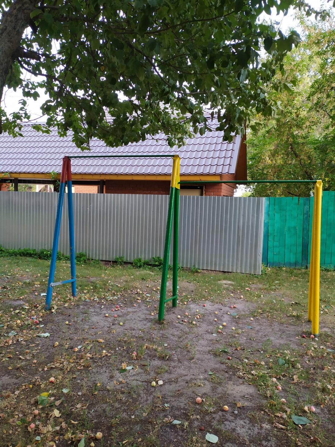 Sbarra per trazioni presso Calisthenics Park at улица Ершова, Тюмень #wp2988 – foto 1 di 1