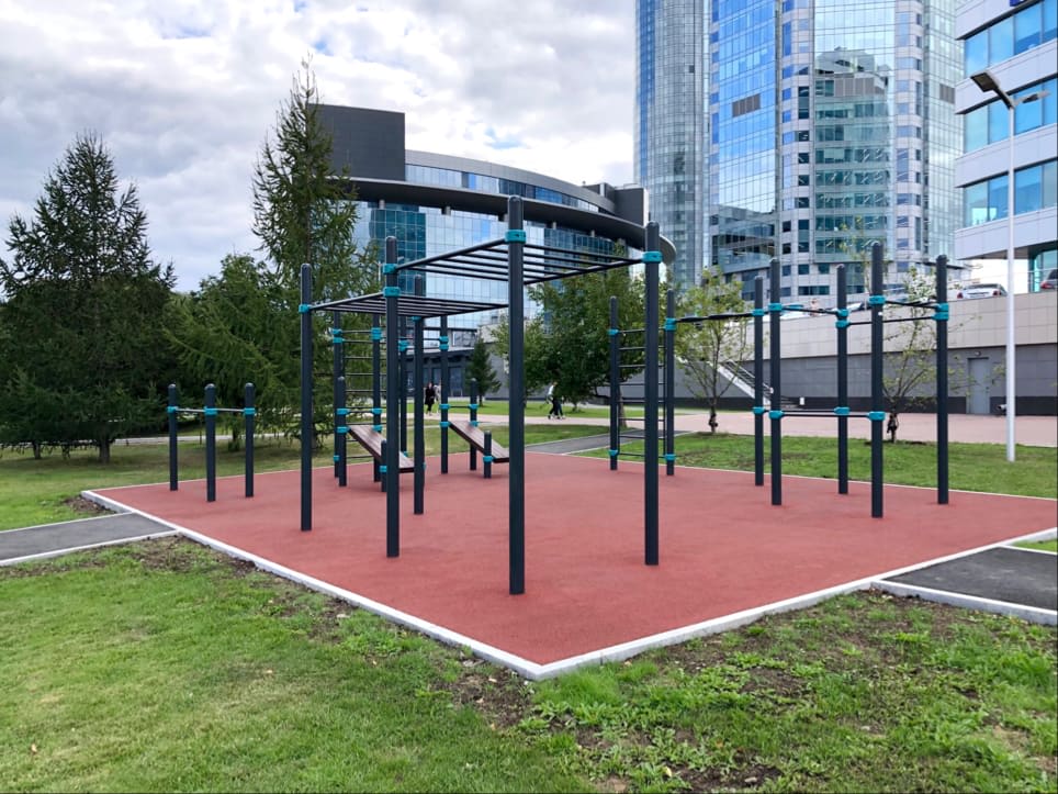 Barres de singe à Calisthenics Park at набережная Рабочей Молодёжи, Екатеринбург – photo 3 sur 3