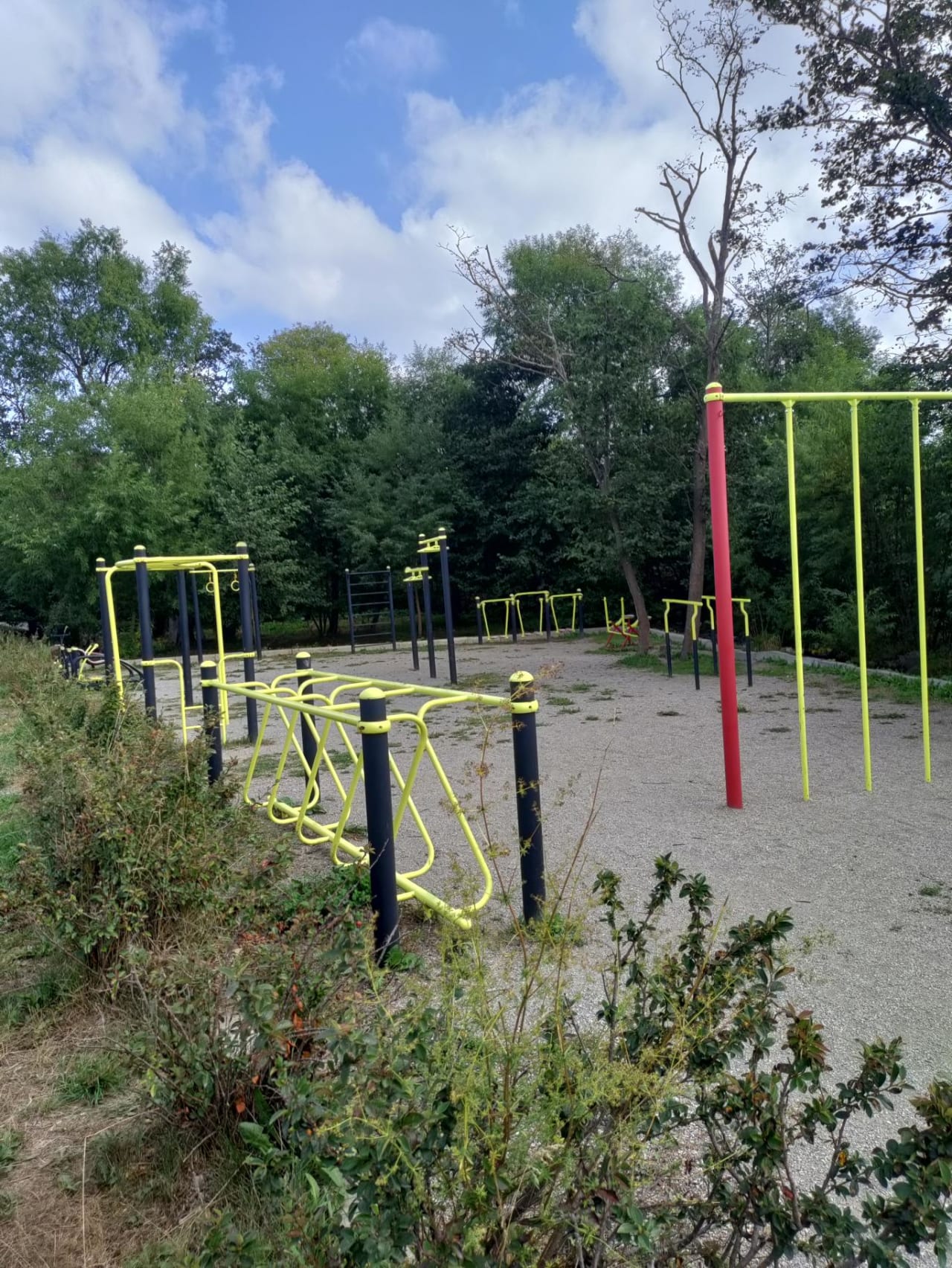 Klimmzugstange bei Calisthenics Park at улица Лунного Света, Южно-Сахалинск – Foto 1 von 4