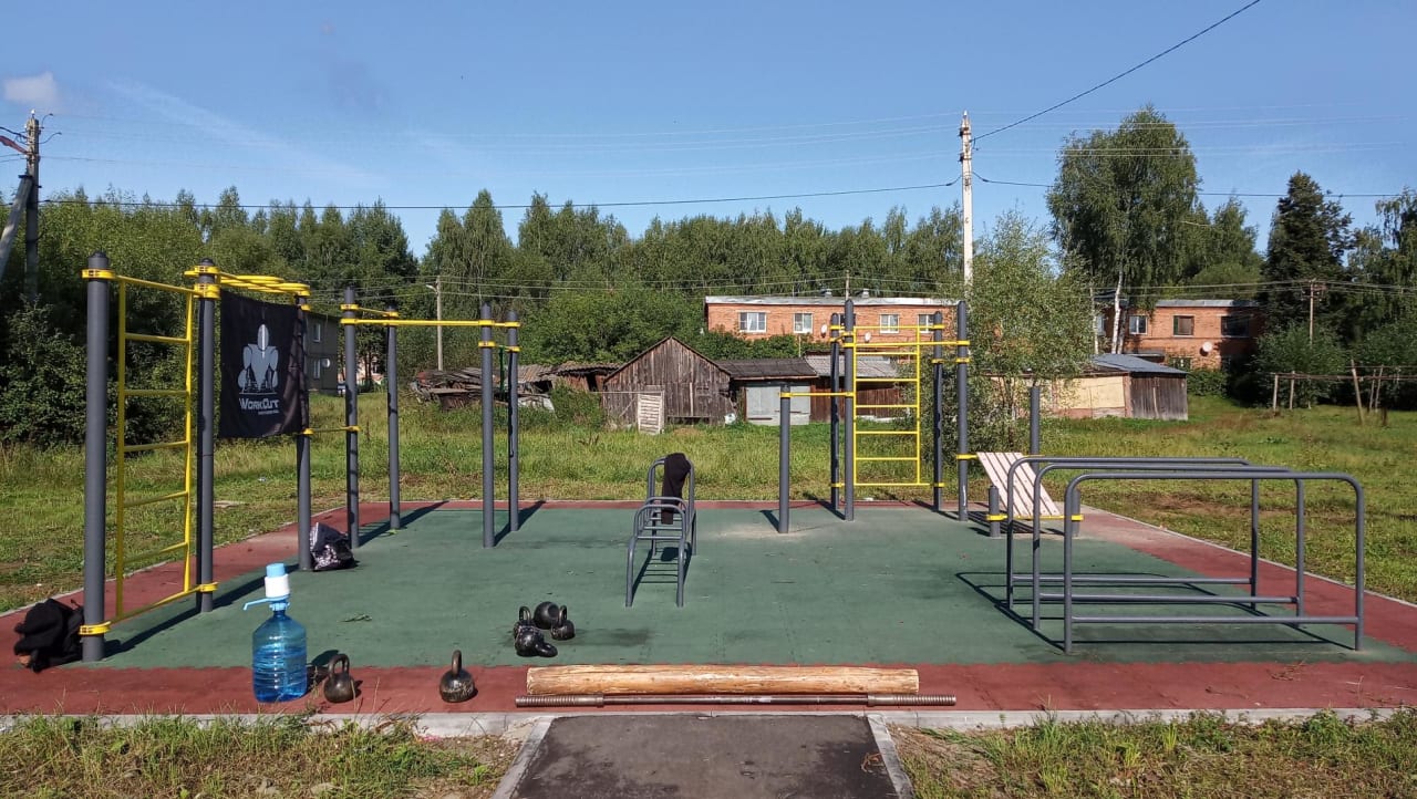 Maniglie per piegamenti presso Calisthenics Park at 46Н-01989, Московская область – foto 2 di 2