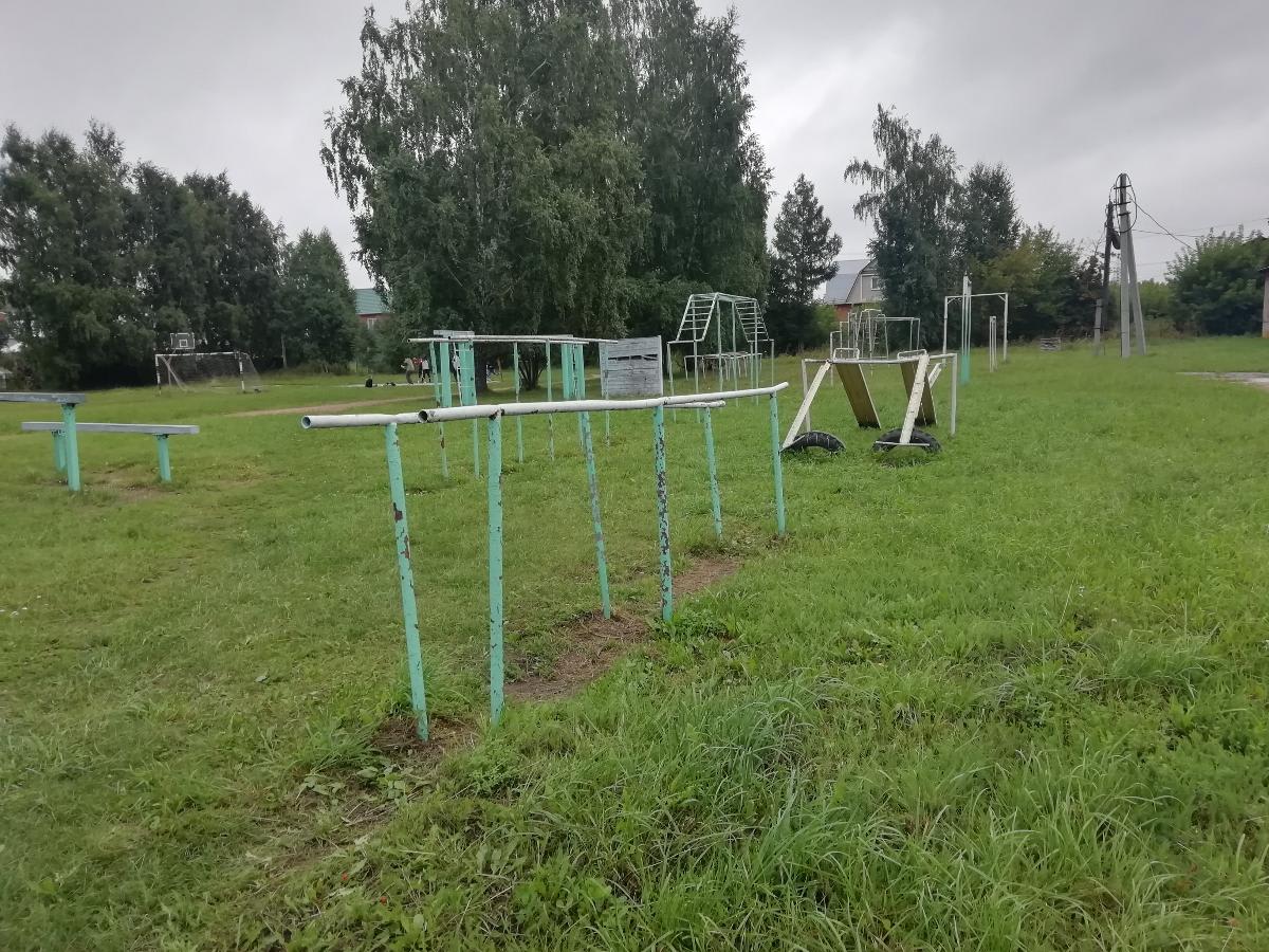 Spalier la Calisthenics Park at Школьная улица, Садовый – fotografia 4 din 5