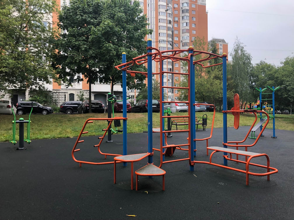Pull Up Bar at Calisthenics Park at Элеваторная улица, Москва #wp3036 – photo 1 of 3
