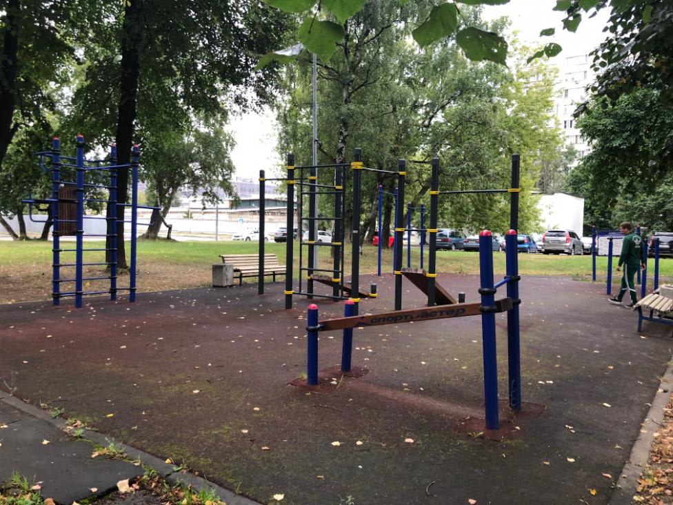 Pull Up Bar at Calisthenics Park at Михневская улица, Москва – photo 1 of 3