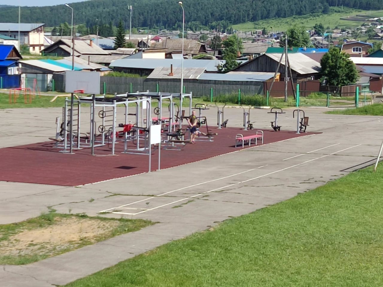 Barren bei Calisthenics Park at Стадион Урожай, Залари – Foto 2 von 2