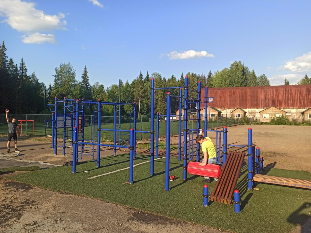 Bară de flotări la Calisthenics Park at Лыжная база Динамо, Сыктывкар – fotografia 2 din 4