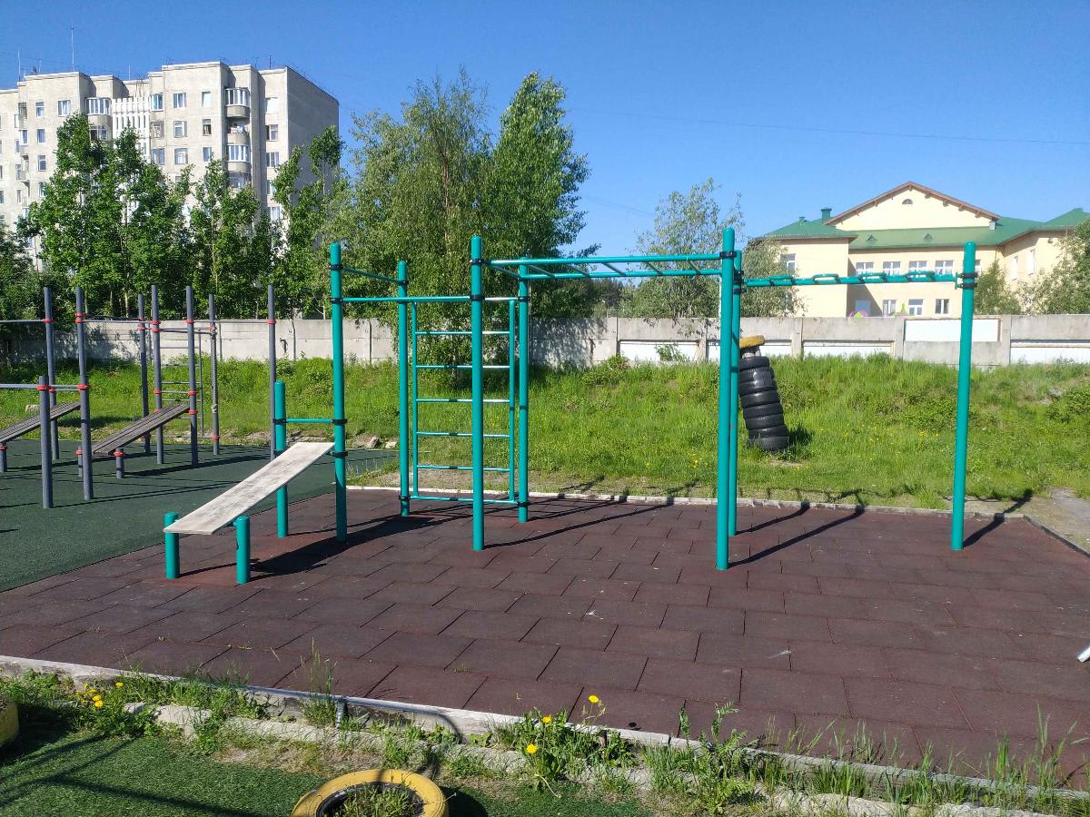 Barren bei Calisthenics Park at Дворец спорта, Кандалакша – Foto 2 von 2