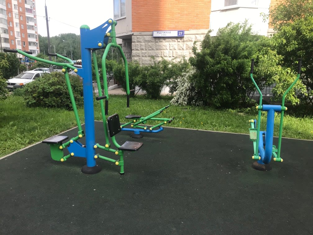 Klimmzugstange bei Calisthenics Park at Радужная улица, Московский #wp3158 – Foto 1 von 2