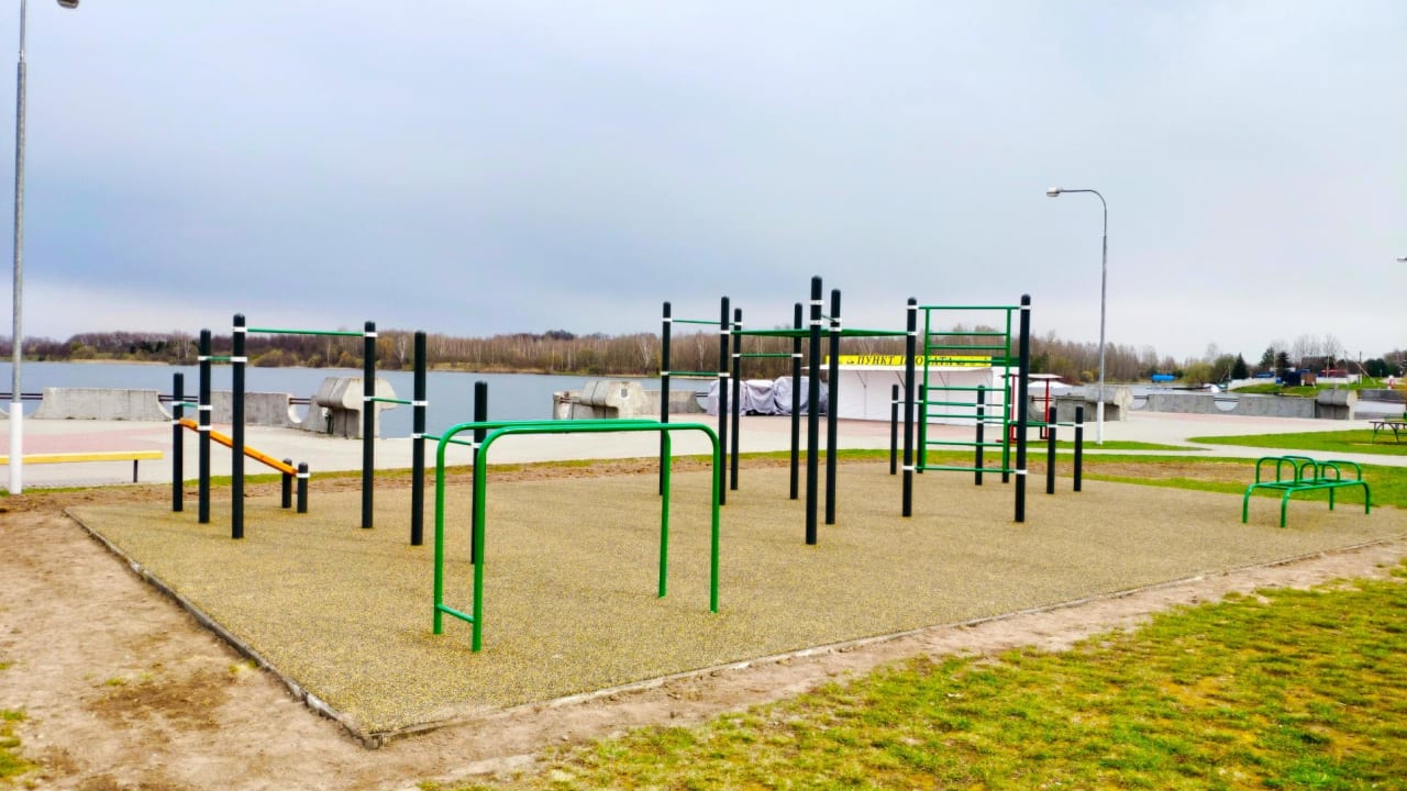 Parallel Gym Bars at Calisthenics Park at Лучайская вуліца, Мінск – photo 2 of 2