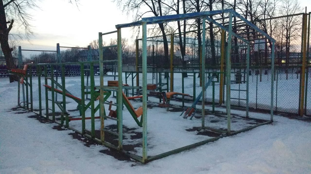 Banco de Abdominales en Calisthenics Park at Красноармейская улица, Гусев #wp3350 – foto 4 de 6