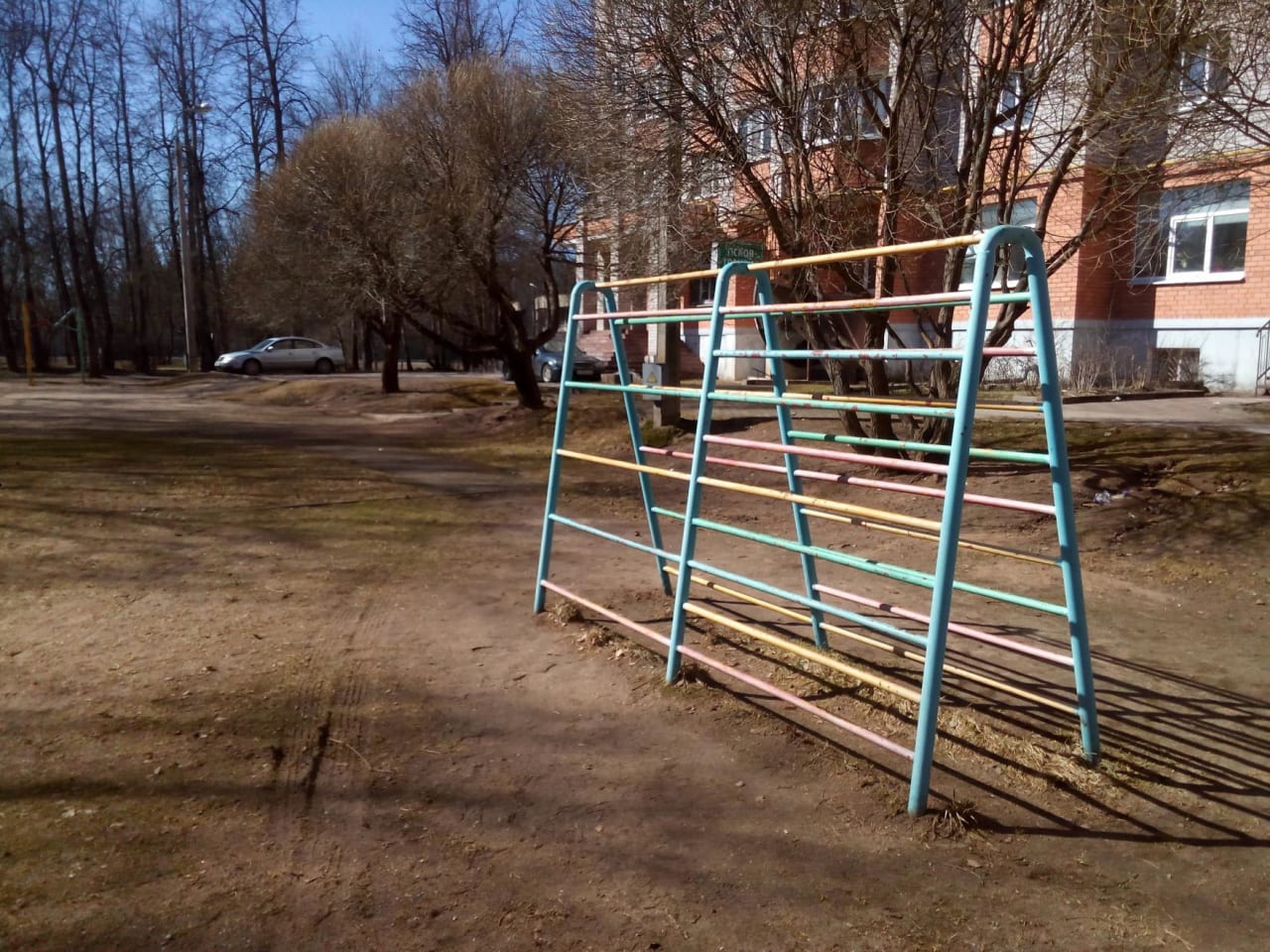 Klimmzugstange bei Calisthenics Park at Юбилейная улица, городской округ Псков – Foto 1 von 7