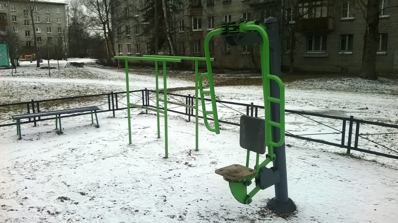 Sprossenwand bei Calisthenics Park at бульвар Разведчика, Петергоф – Foto 6 von 8