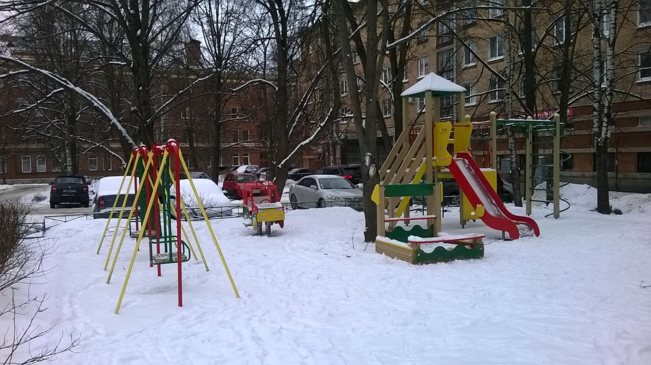 Klimmzugstange bei Calisthenics Park at Разводная улица, Петергоф #wp3497 – Foto 1 von 4
