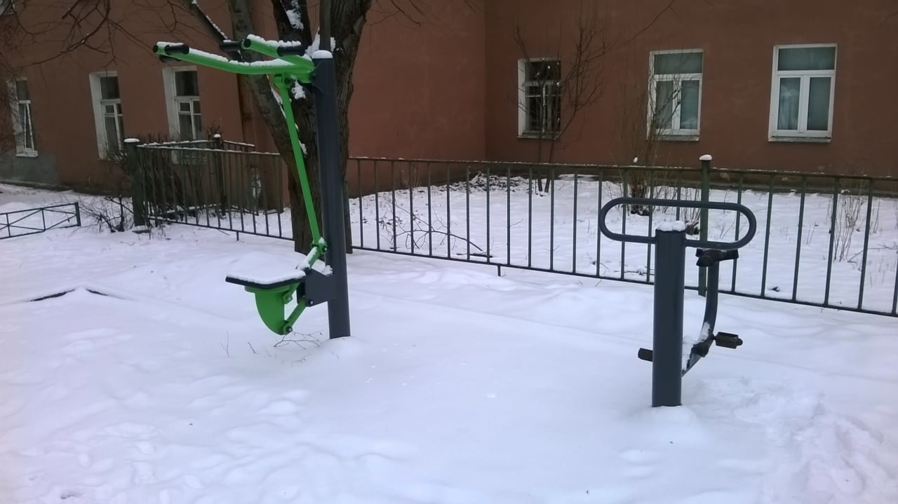 Klimmzugstange bei Calisthenics Park at Разводная улица, Петергоф #wp3497 – Foto 3 von 4