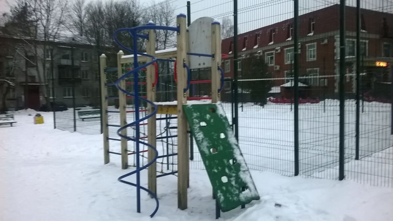 Klimmzugstange bei Calisthenics Park at улица Аврова, Петергоф – Foto 1 von 2