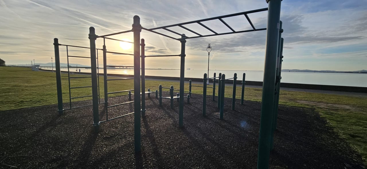 Bară de tracțiuni la Calisthenics Park at Clontarf Road, Dublin – fotografia 1 din 1