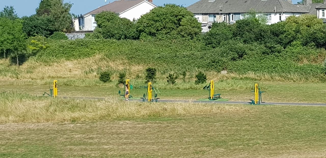 Air Skier la Calisthenics Park at Landsdowne Valley Park, Dublin – fotografia 3 din 5