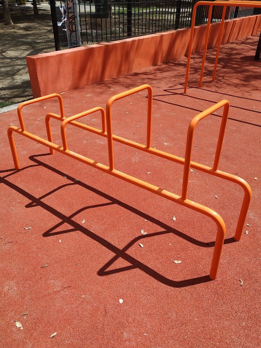 Bauchbank bei Calisthenics Park at Carrer de Lebon, València – Foto 5 von 6