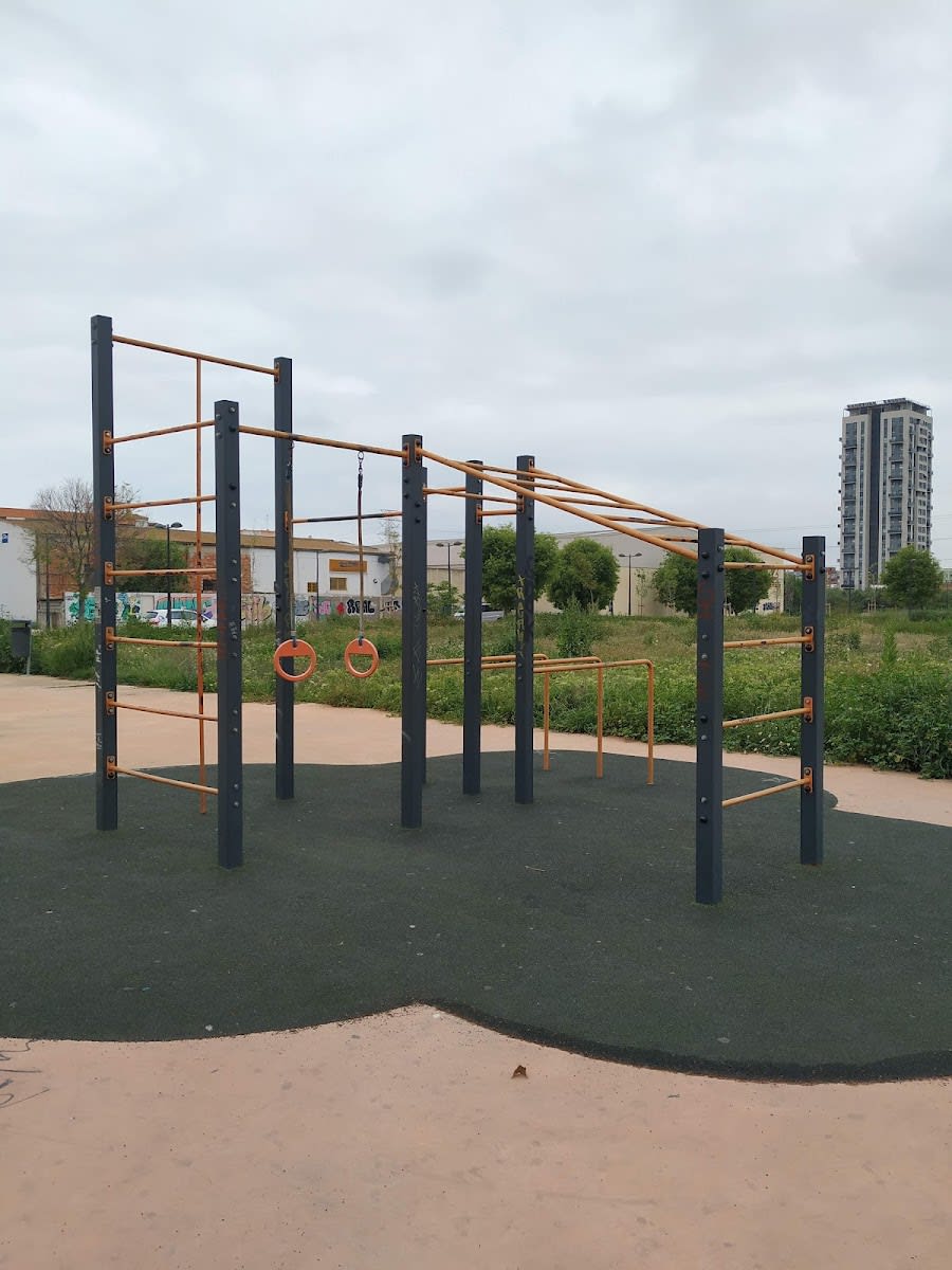Hangelstange bei Calisthenics Park at Parque de Calistenia Street Workout, València – Foto 4 von 4