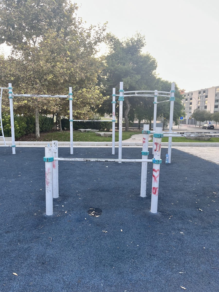 Klimmzugstange bei Calisthenics Park at Carrer del Diputat José Luis Barceló, Alacant / Alicante – Foto 1 von 4