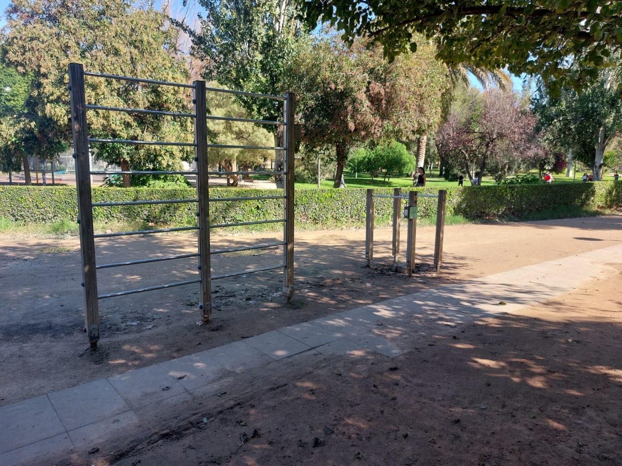 Klimmzugstange bei Calisthenics Park at Circuit 5K Jardí del Túria, València – Foto 1 von 5