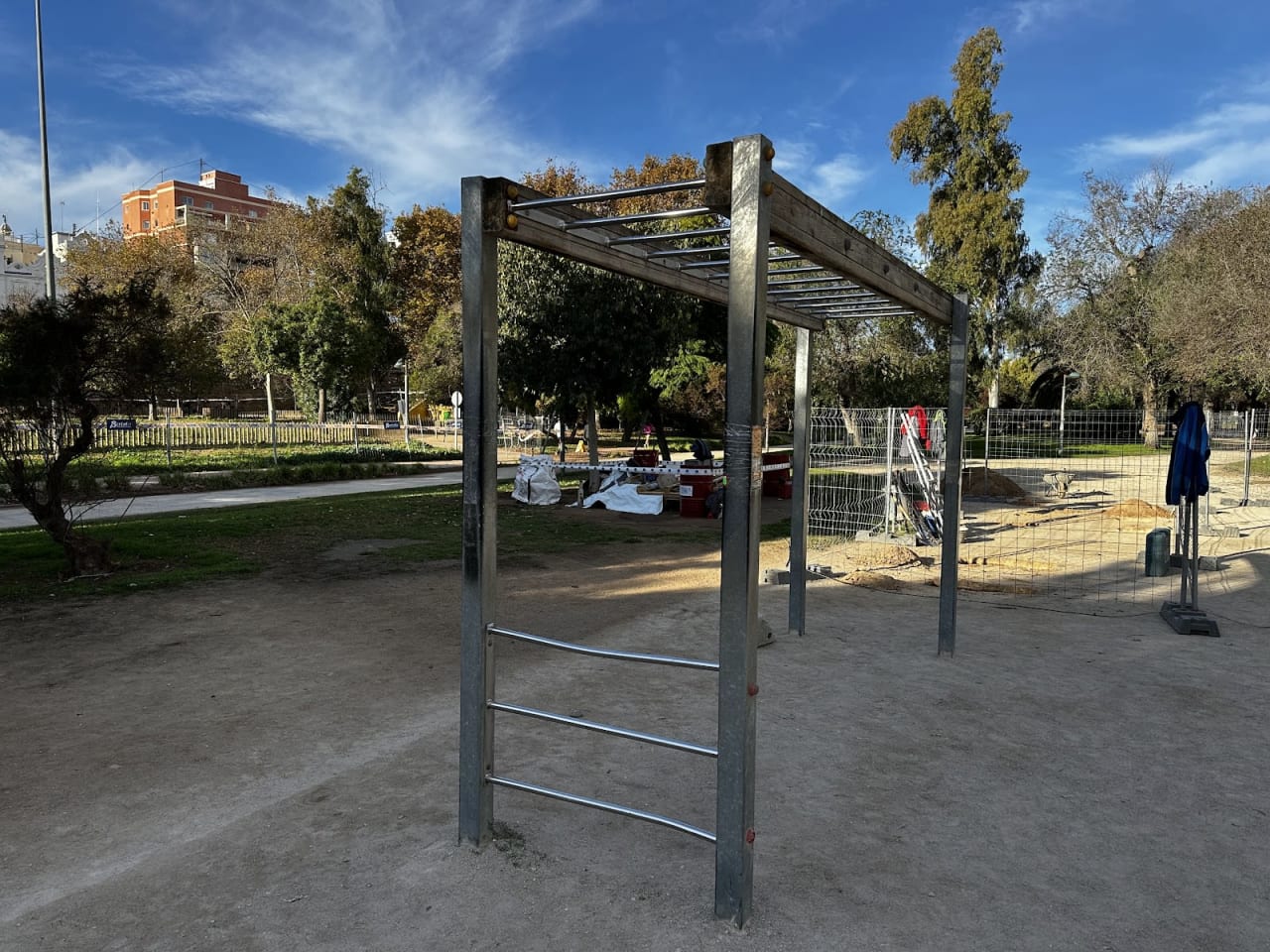Klimmzugstange bei Calisthenics Park at Circuit 5K Jardí del Túria, València – Foto 5 von 5