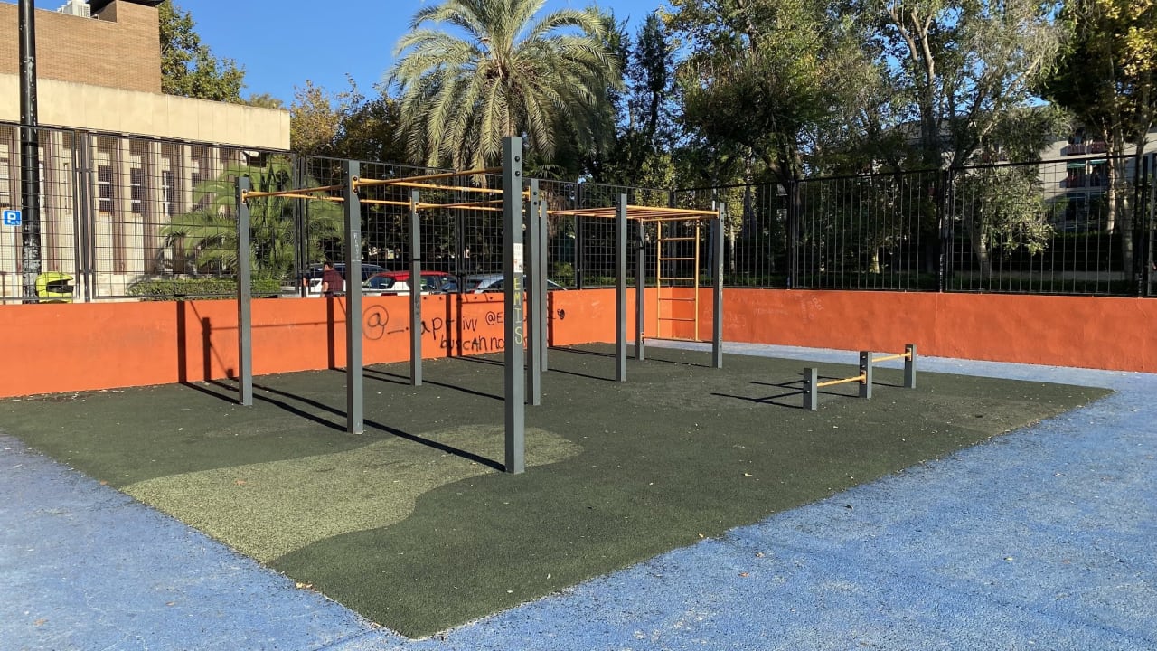 Klimmzugstange bei Calisthenics Park at Plaça de Magúncia, València – Foto 1 von 4