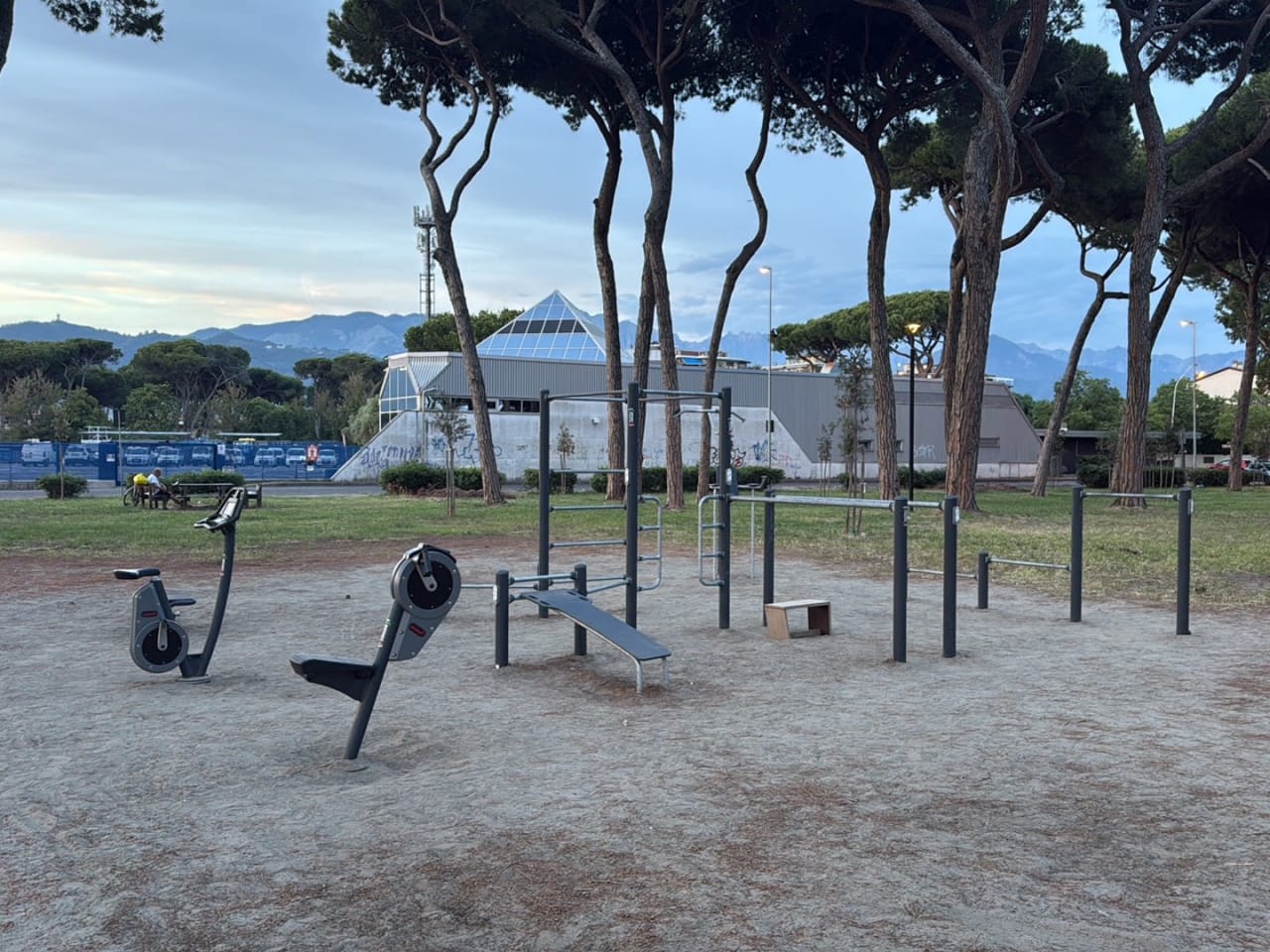 Pull Up Bar at Calisthenics Park at Viale Cristoforo Colombo, Carrara – photo 1 of 1