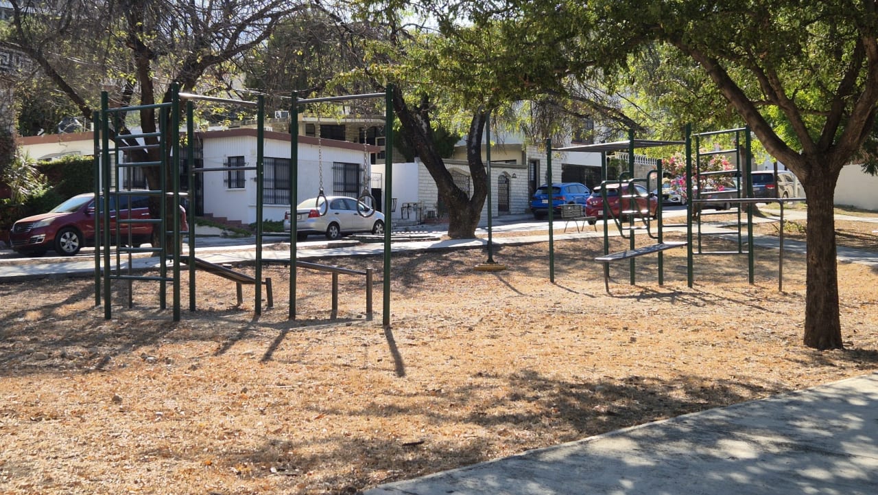 Pull Up Bar at Calisthenics Park at Calle Heroica Veracruz, Monterrey – photo 1 of 1