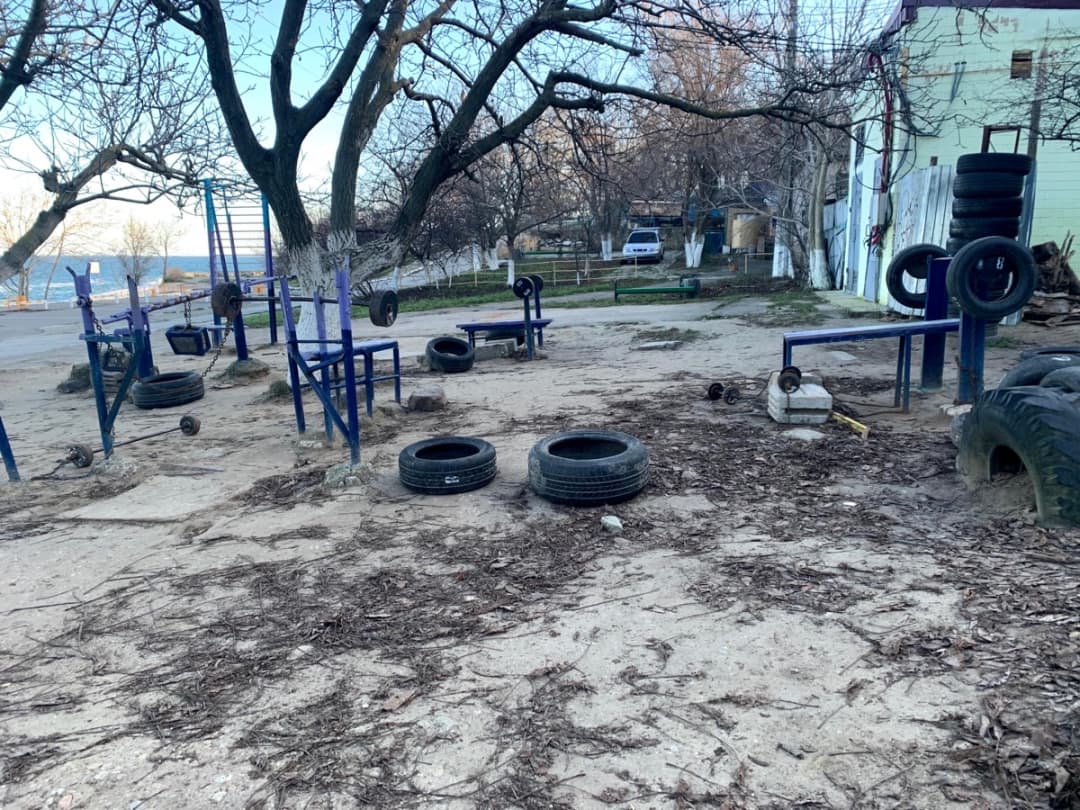 Бруси на майданчику Outdoor Gym in Малий Фонтан, Одеса – фото 2 з 7