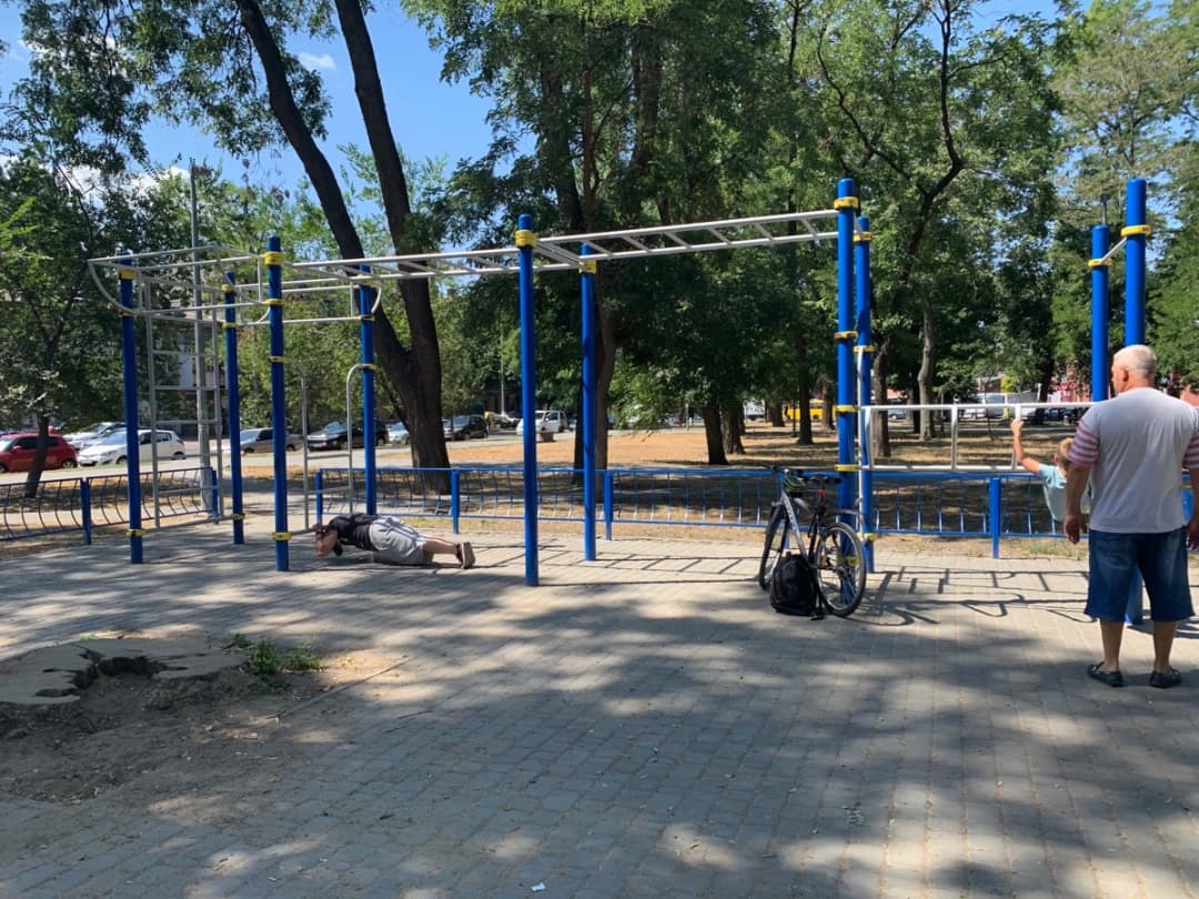 Hangelstange bei Calisthenics Park at Старосінна площа, Одеса – Foto 3 von 6